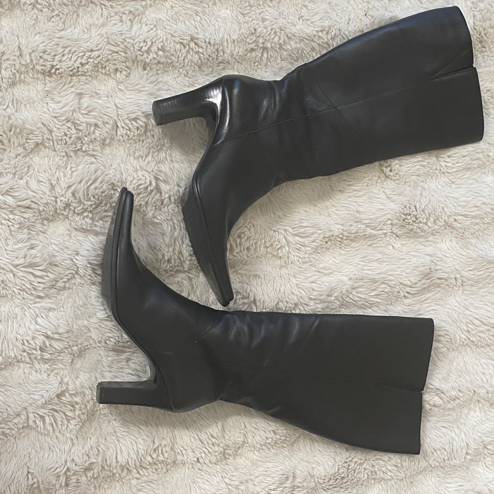 Elegant Black Leather Women's Boots